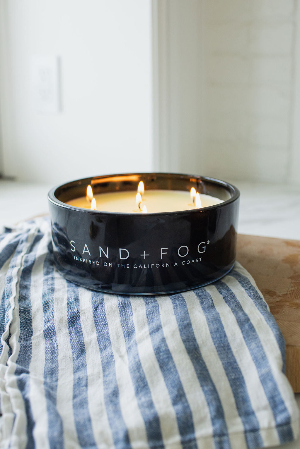 Premium Teakwood 34 oz scented candle